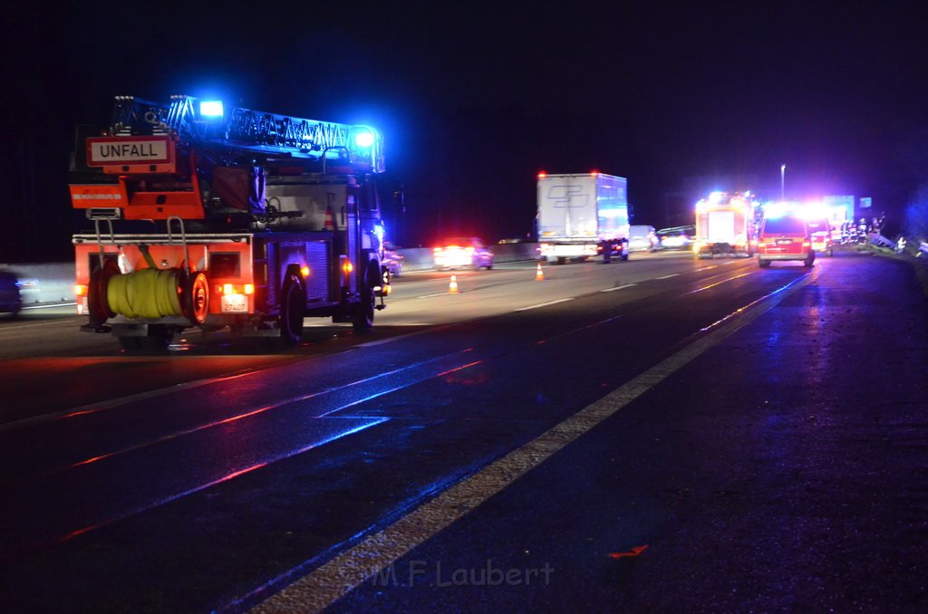 VU LKW umgestuerzt A 3 Rich Frankfurt AS Koenigsforst P101.JPG - Miklos Laubert